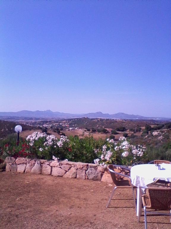 Farm Stay Gli Oleandri Loiri Porto San Paolo Exterior foto