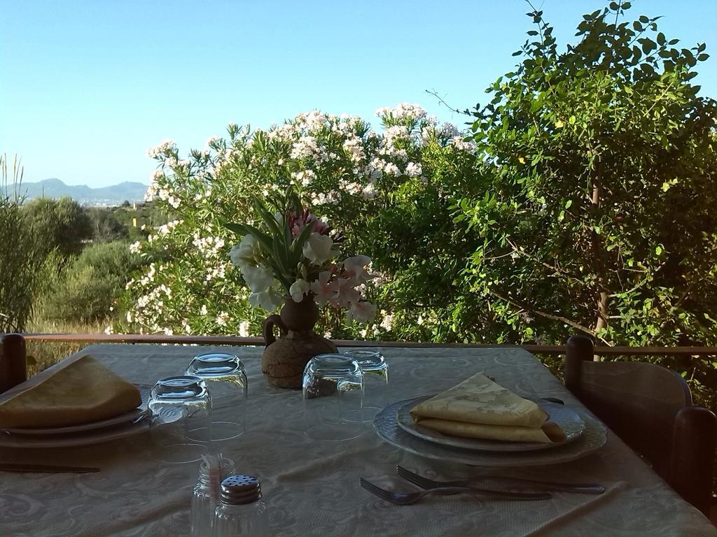 Farm Stay Gli Oleandri Loiri Porto San Paolo Exterior foto