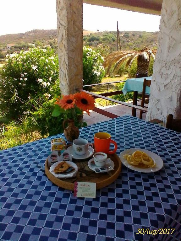 Farm Stay Gli Oleandri Loiri Porto San Paolo Exterior foto