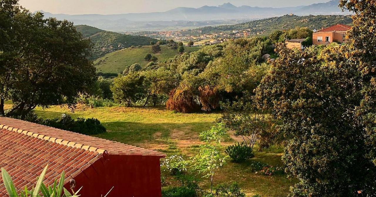 Farm Stay Gli Oleandri Loiri Porto San Paolo Exterior foto