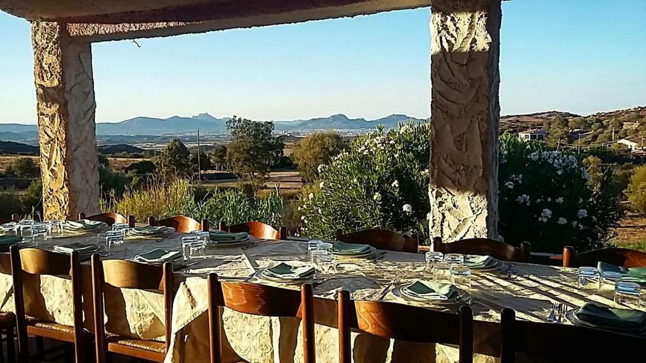 Farm Stay Gli Oleandri Loiri Porto San Paolo Exterior foto